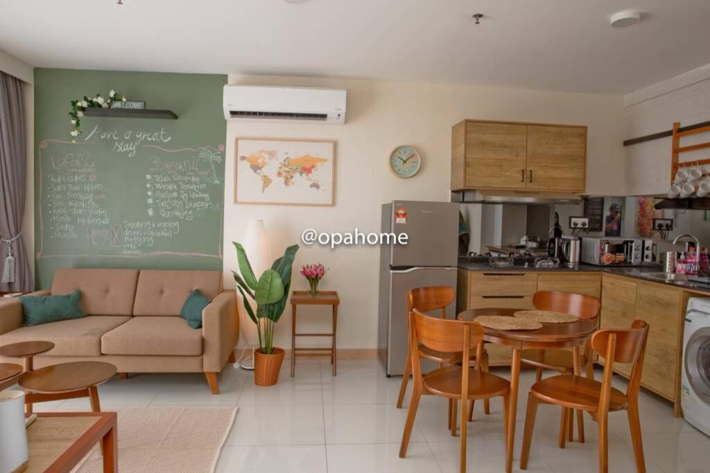 Opahome@ Timurbay Seafront 2br Family Seaview And Poolview Apartment Kuantan